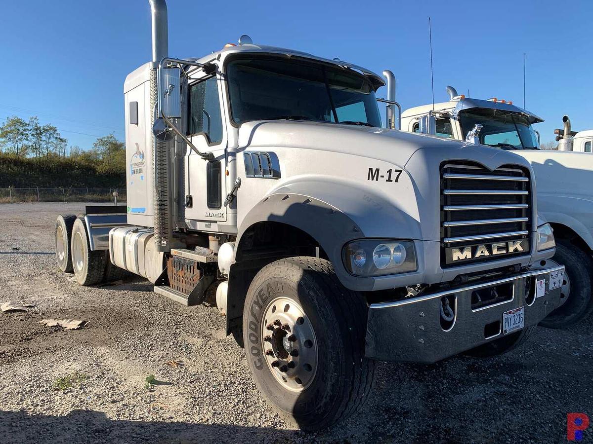 Used 2013 MACK GRANITE SLEEP TRUCK