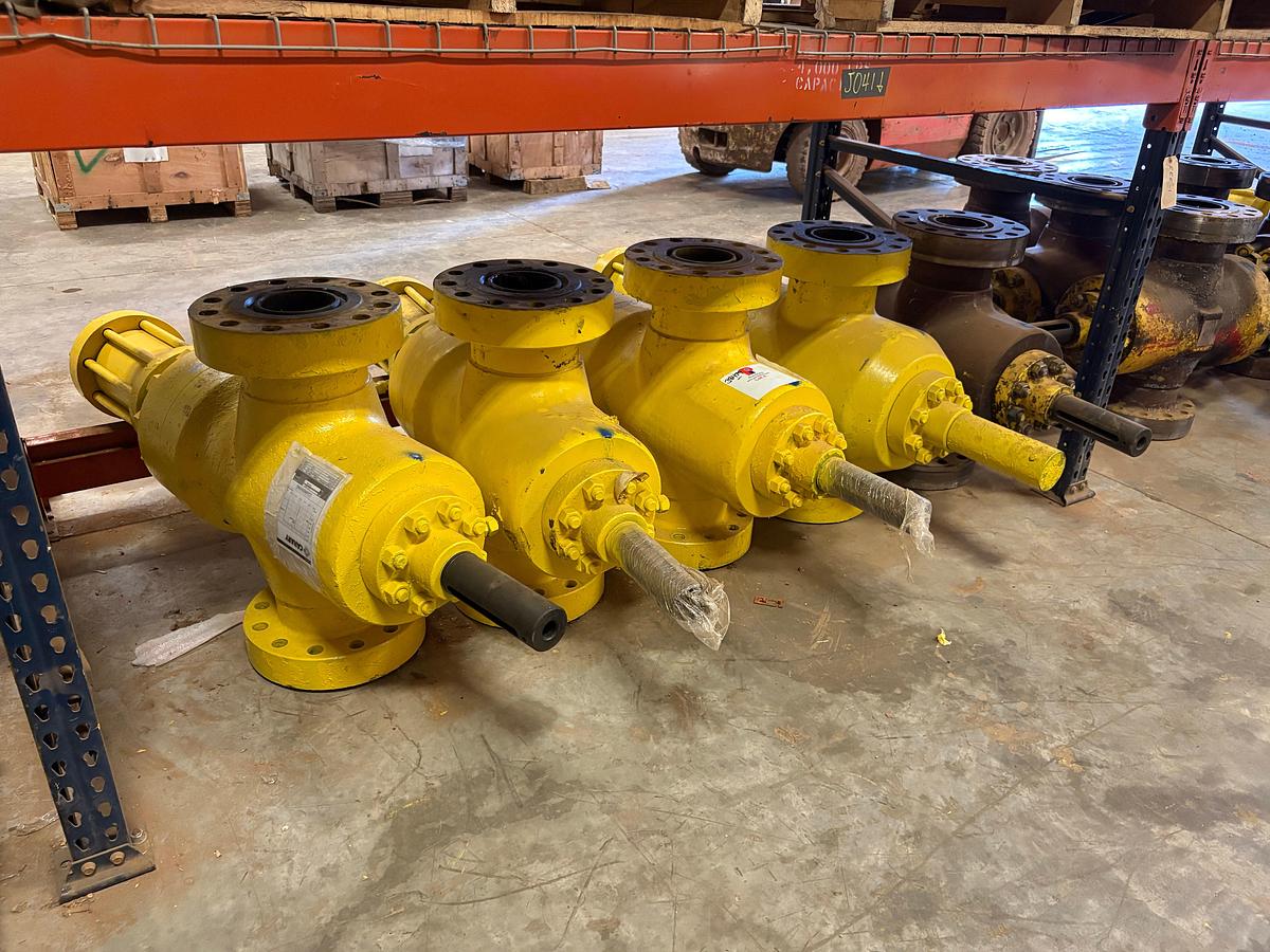 Used (5x$) (4) 5-1/8” 10k hydraulic gate valves & (1) 5-1/8” 5k valve body