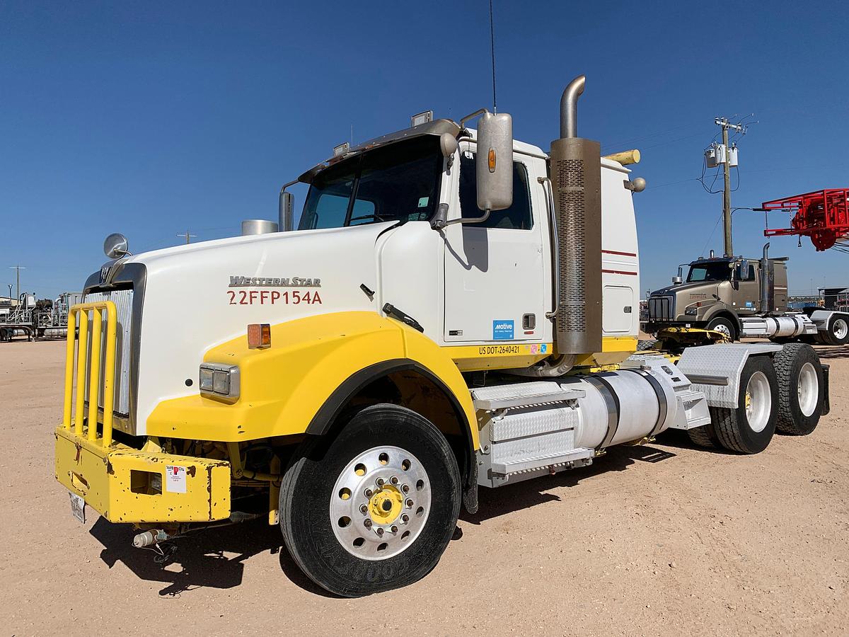 Used 2012 WESTERN STAR 4900 SB T/A 24" Sleeper Truck