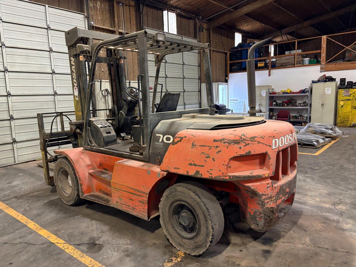 Used DOOSAN D70-5 7 TON CAP. FORKLIFT