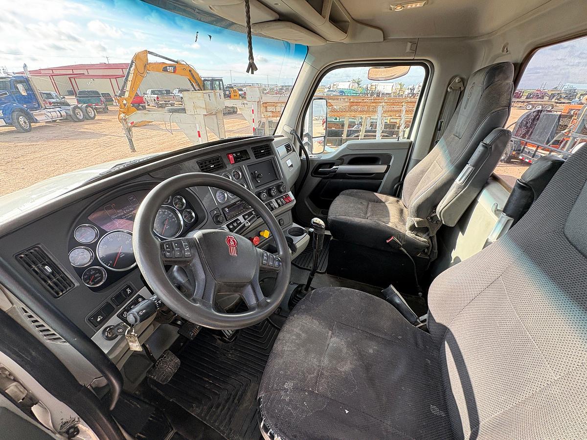 Used 2020 KENWORTH T880 T/A DAYCAB HAUL TRUCK