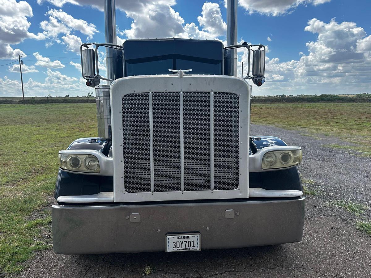 Used 2009 Peterbilt 389 Sleeper Haul Truck