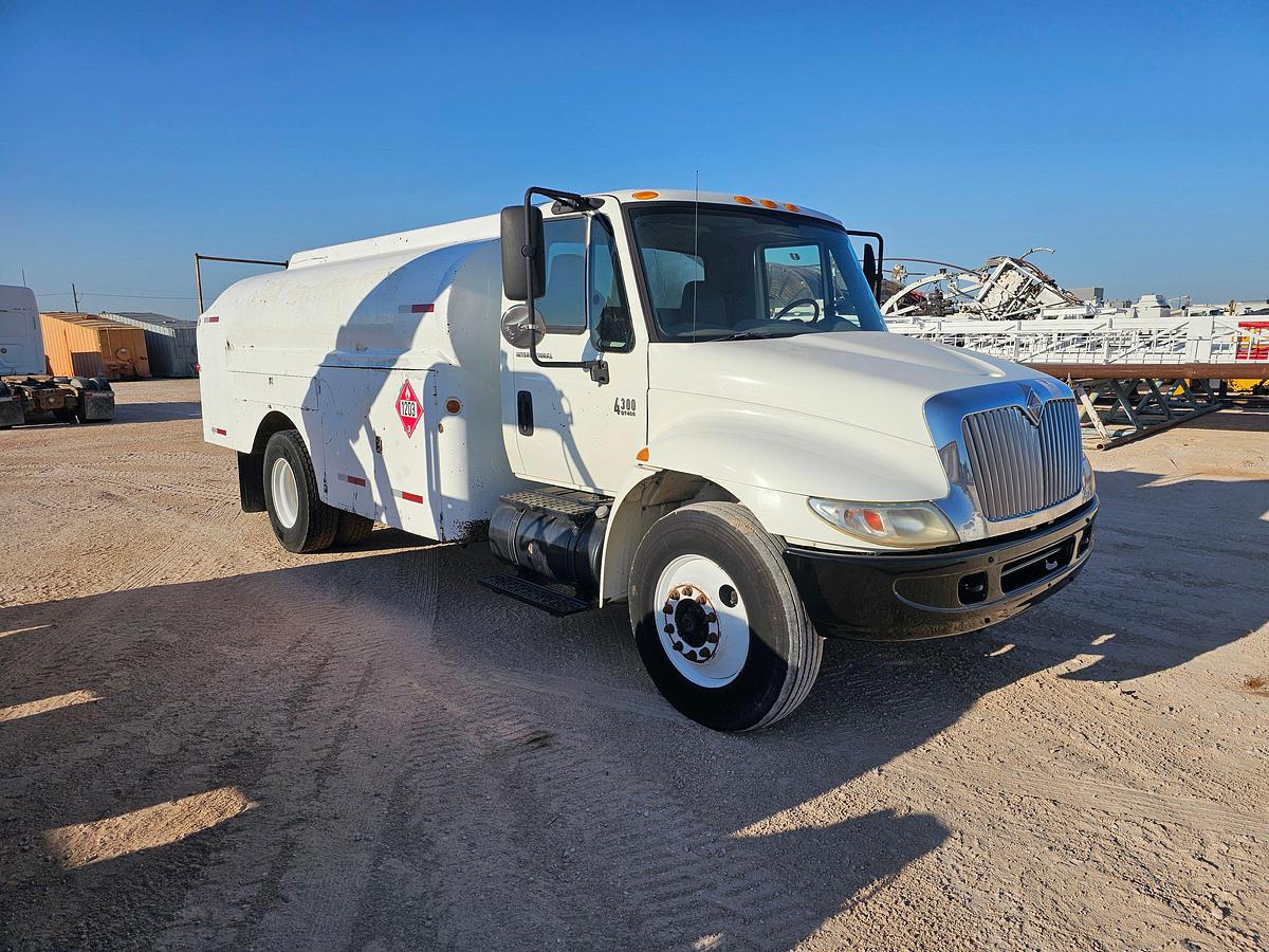 Used 2007 INTERNATIONAL DURASTAR 4300 S/A DAYCAB FUEL TRUCK (Inoperable)
