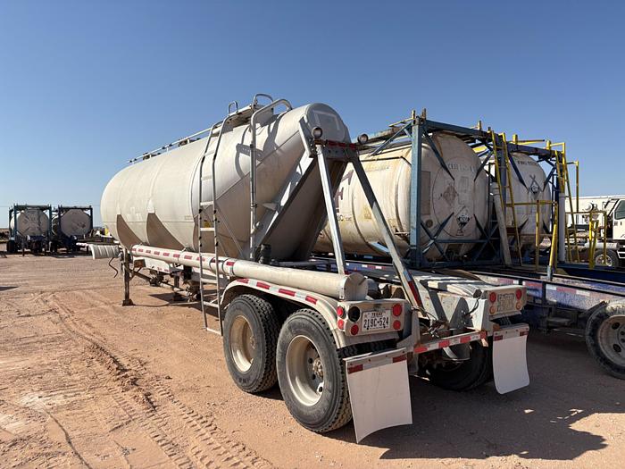 Used 1984 FRUEHAUF 1,000 CU.FT. 3-COMPARTMENT PNEUMATIC DRY BULK TRAILER