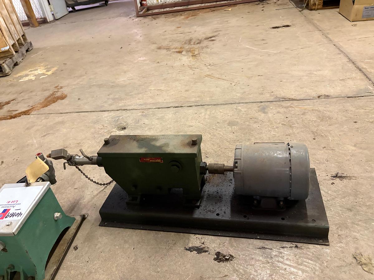 Used (2) electric oil pumps p/b: Dayton 1/3hp & GE 1/4hp electric motors