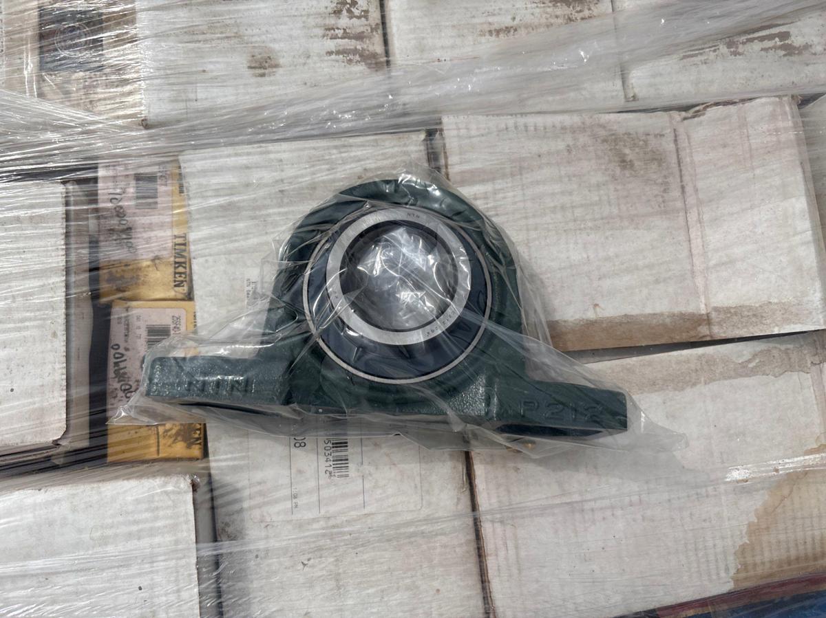 Used (3 pallets) of assorted oil seals & pillow block bearings,