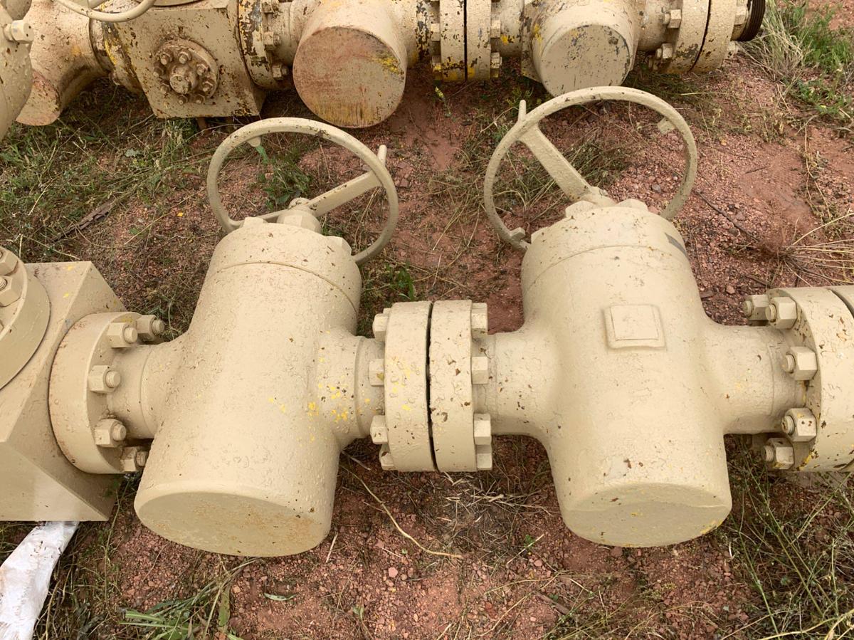 Used (2) 4-1/16 10k Fluid Crosses w/ (10) 4-1/16 5k Gate Valves