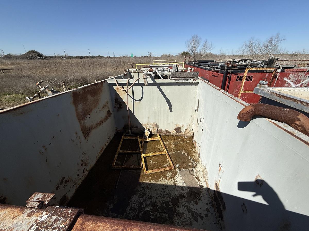 Used 15’ X 7’ X 5’ 2-COMPARTMENT MIXING TANK W/ PORCH, CATWALK, AGITATOR