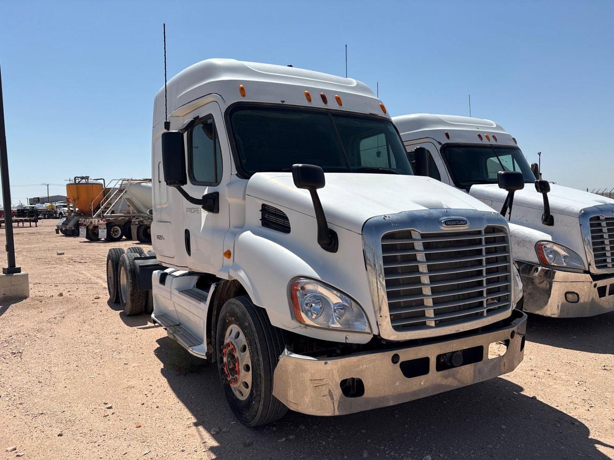 Used 2012 FREIGHTLINER CASCADIA T/A SLEEPER HAUL TRUCK