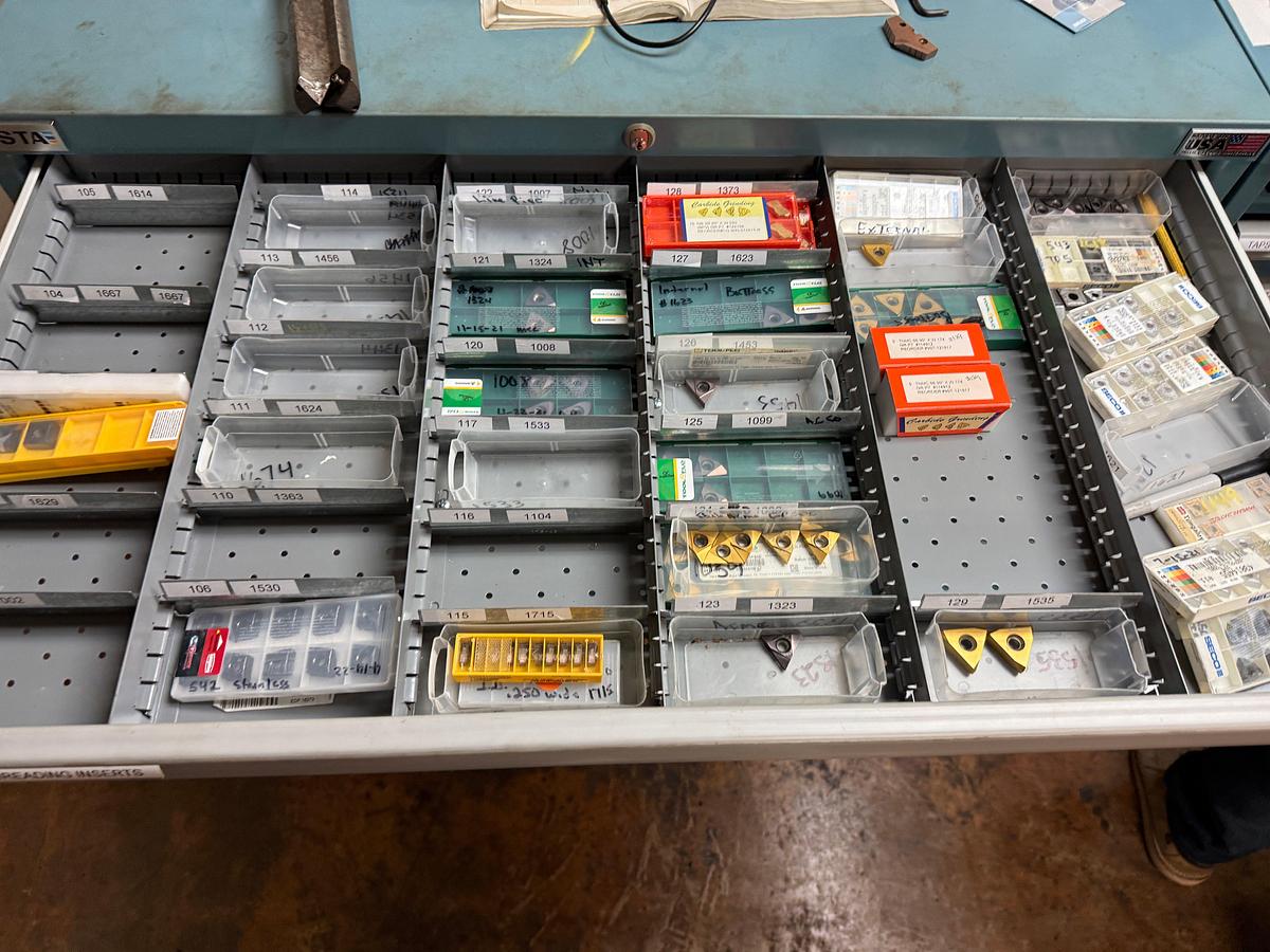 Used LOT W/ (200+) UNUSED EXPENDABLE MACHINING TOOLS INCLUDES (2) LISTA 8-DRAWER ROLLING TOOLBOXES, TABLE TOP & BOLT BIN W/ CONTENTS