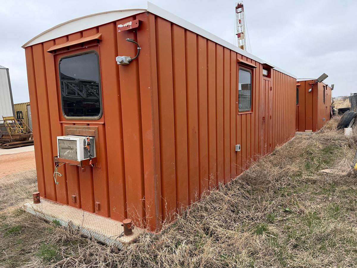 Used 35x8.5x9H SKIDDED DOG HOUSE