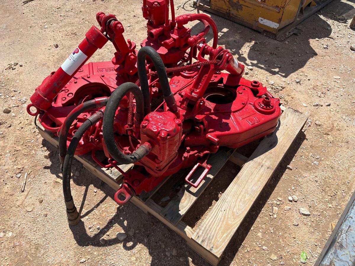 Used Bj RS hydraulic tubing tong