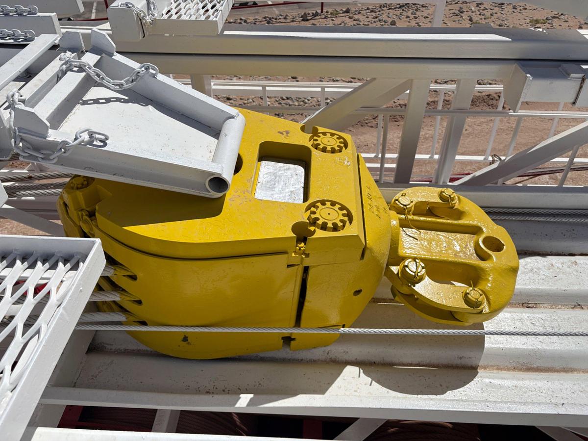 Used 2012 RIG WORKS MUSTANG DOUBLE DRUM 5-AXLE WELL SERVICE RIG