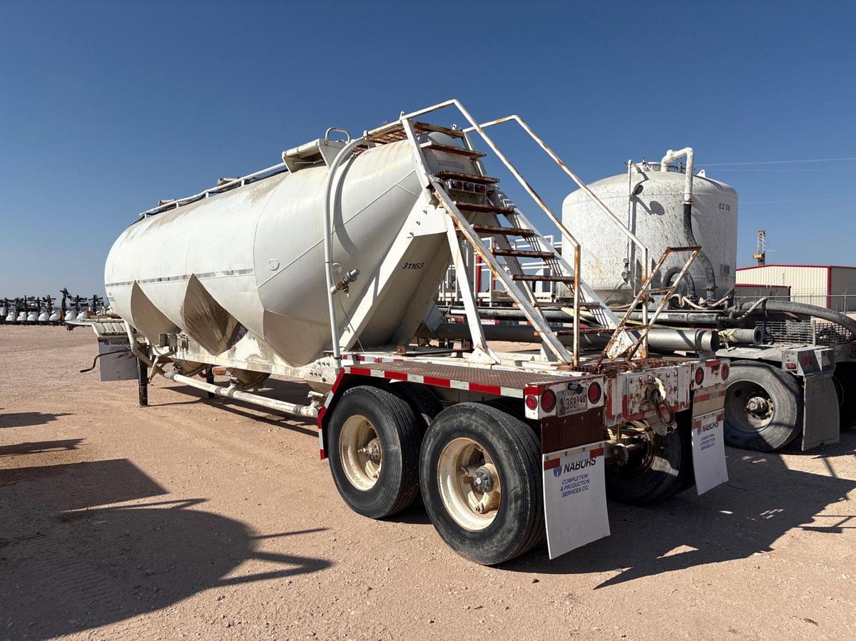 Used 1978 FRUEHAUF 985 CU. FT. T/A PNEUMATIC DRY BULK TANK TRAILER
