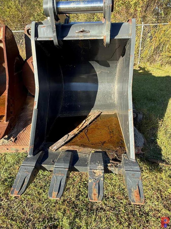 Used LIUGONG 1.65 CY 43” 4-TOOTH EXCAVATOR BUCKET