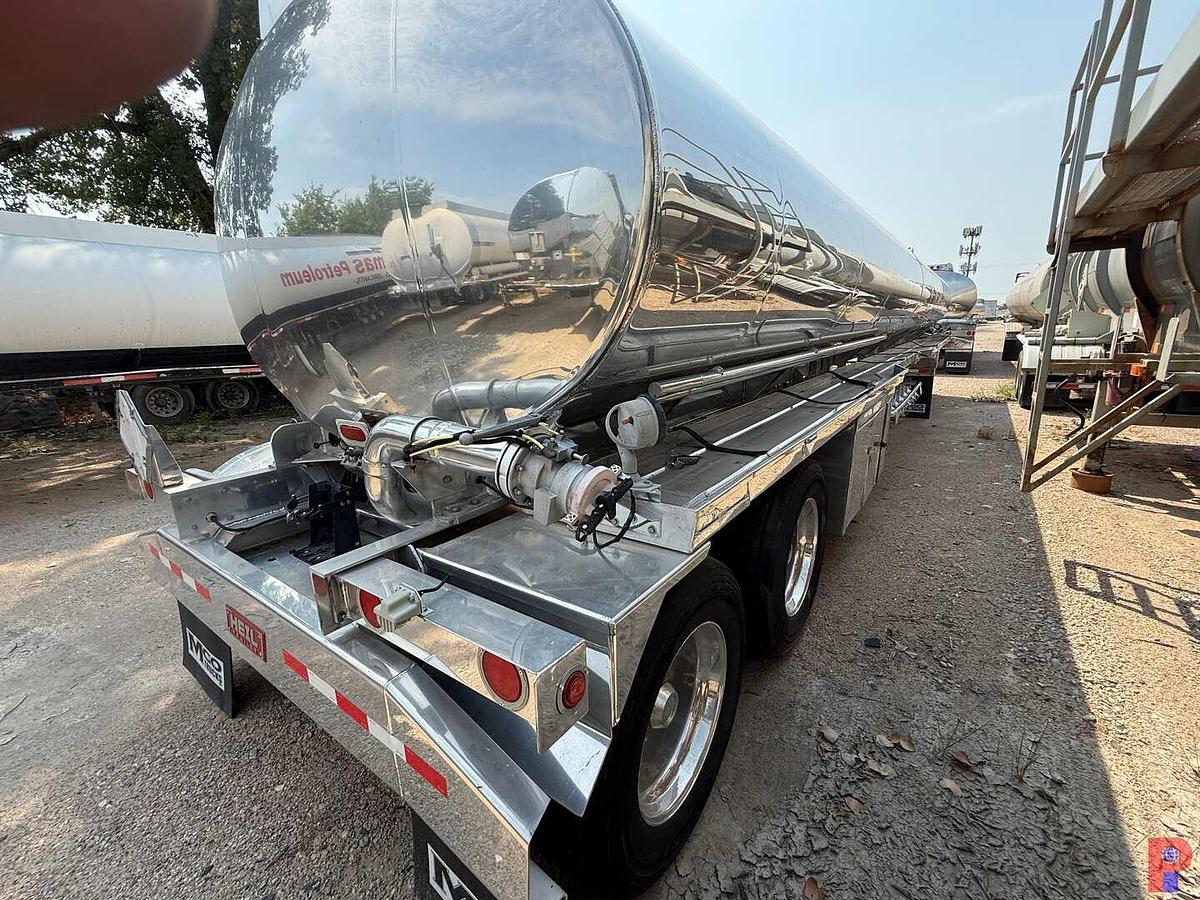 Used 2019 HEIL 9,400 GAL. 5-COMPARTMENT FUEL TANK TRAILER