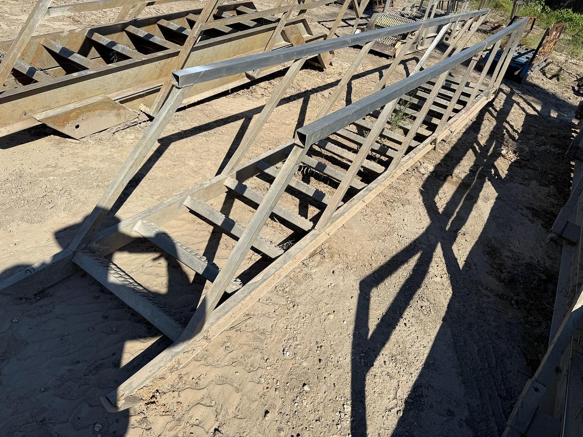 Used 24’ EXTENDABLE ALUMINUM RIG LADDER