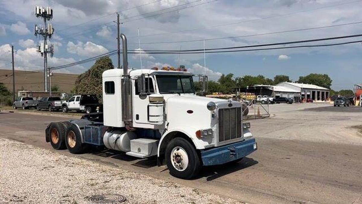 Used 2006 PETERBILT 378 T/A 36” SLEEPER TRUCK