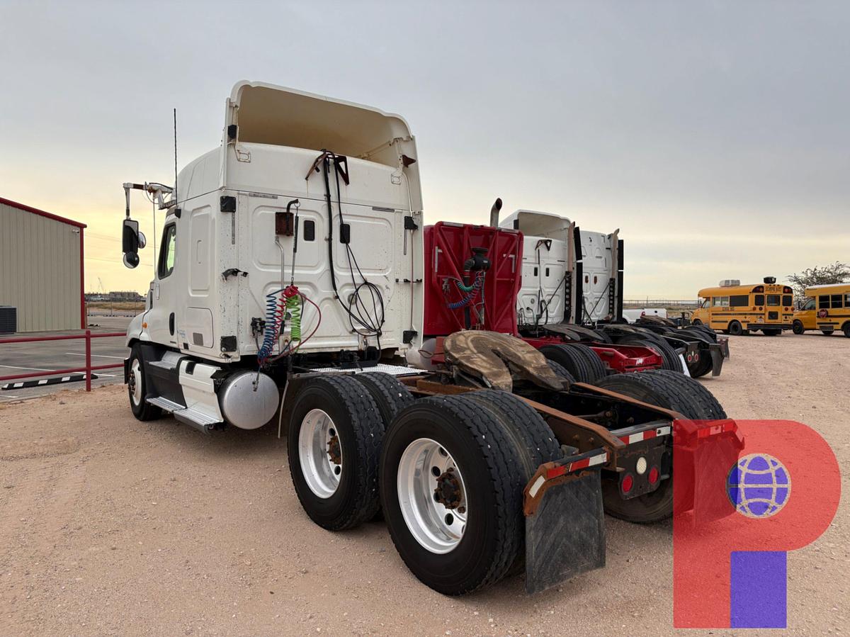 Used 2010 FREIGHTLINER CASCADIA T/A SLEEPER HAUL TRUCK