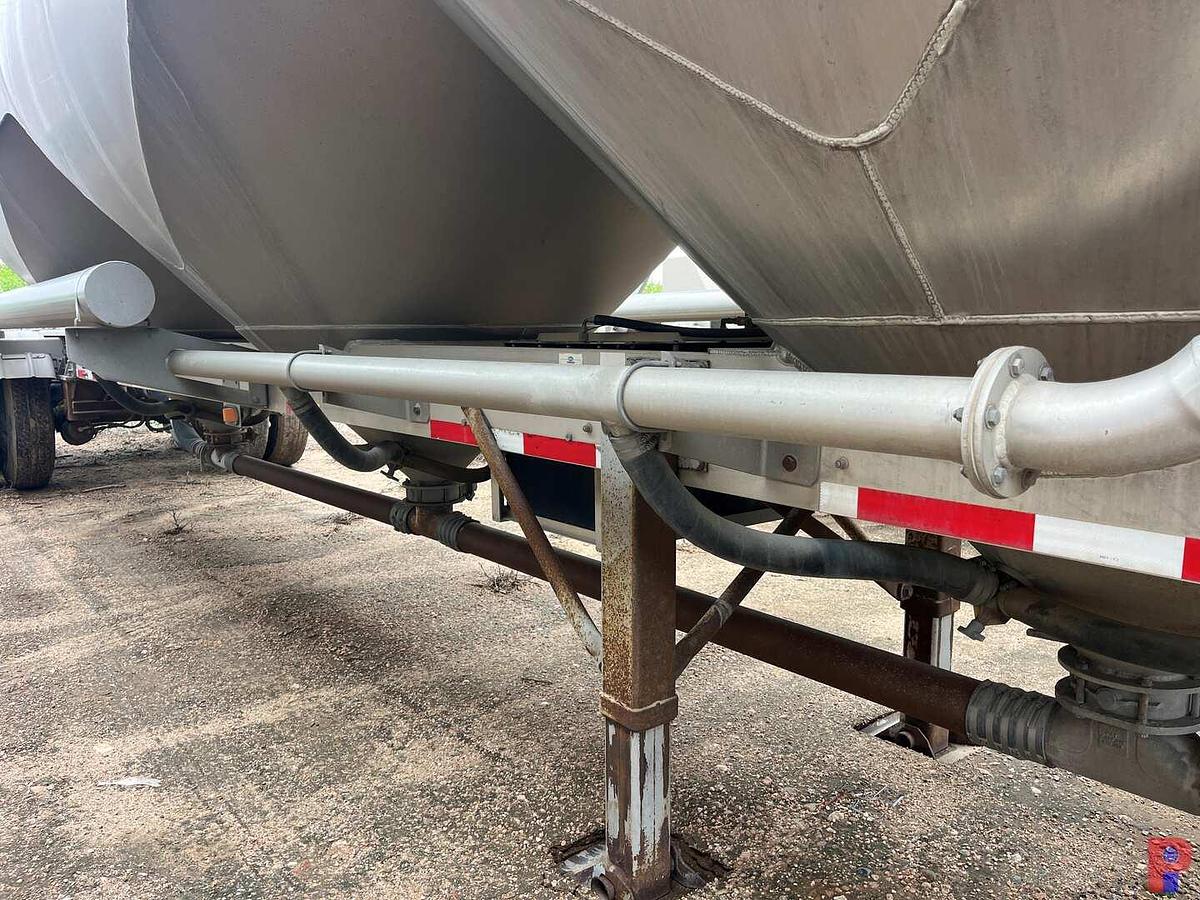 Used 2006 HEIL 1,000 CU. FT. PNEUMATIC BULK TRAILER W/ BLOWER