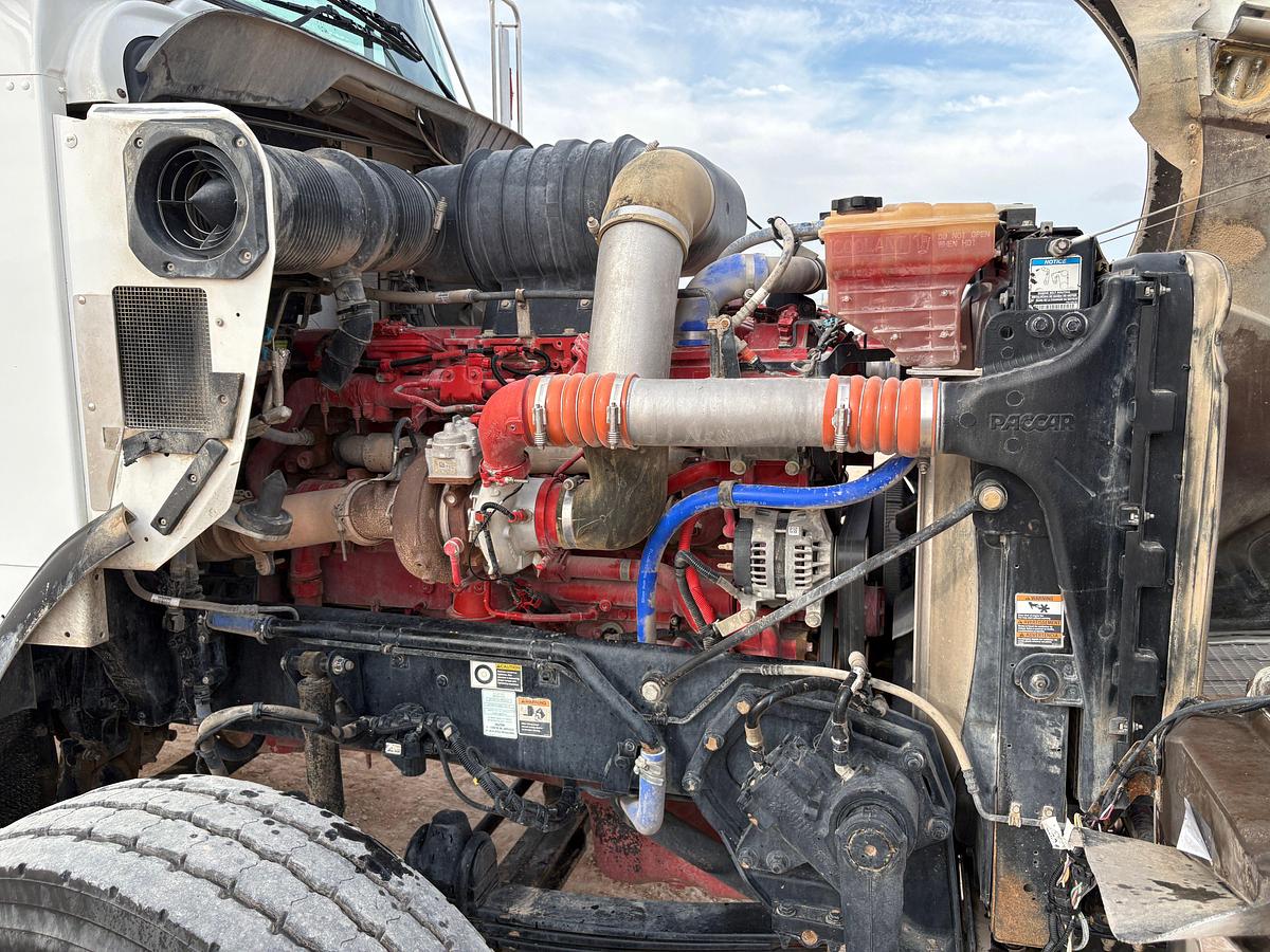 Used 2018 KENWORTH T800 T/A BOBTAIL FUEL TRUCK, 4500 Gal. 4 Comp.