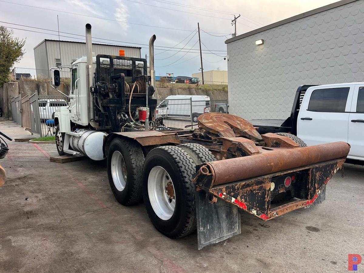 Used 2011 MACK PINNACLE T/A 60K HYD WINCH TRUCK