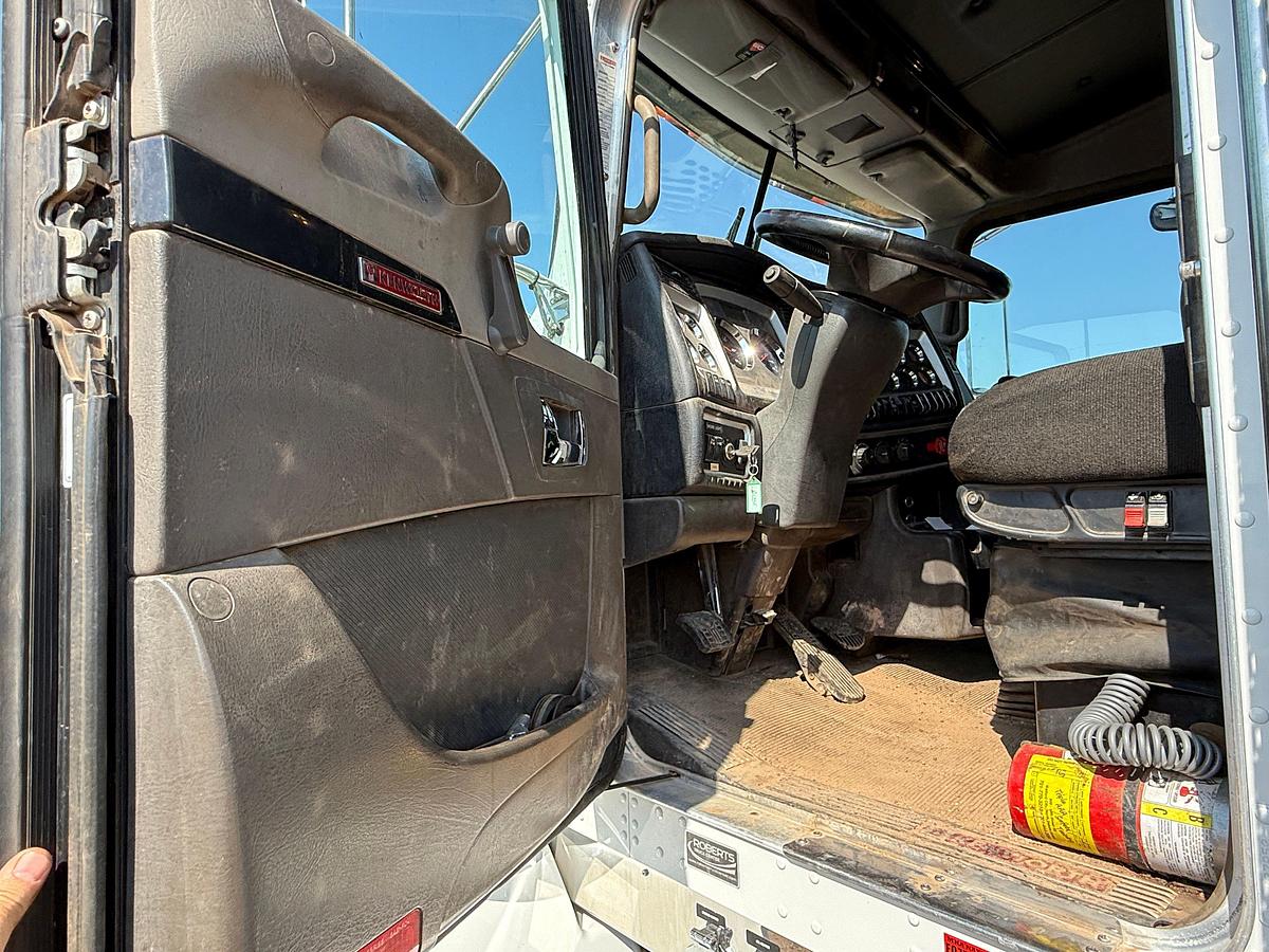 Used 2014 KENWORTH T800 TRI-DRIVE HEAVY HAUL 36" SLEEPER TRUCK