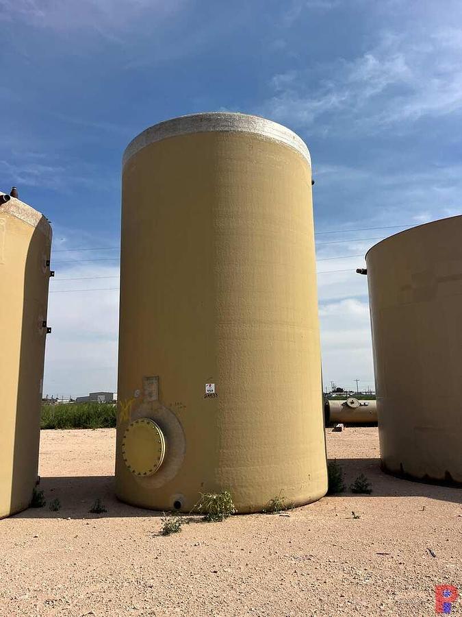 Used 400 BBL 12X20 FIBER GLASS 4 OZ TANK 24"CLEAN OUT