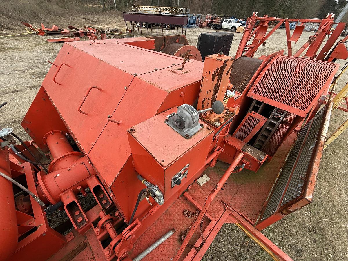 Used 2008 CROWN CE600 DD 5-AXLE WELL SERVICE WORKOVER RIG FOR PARTS