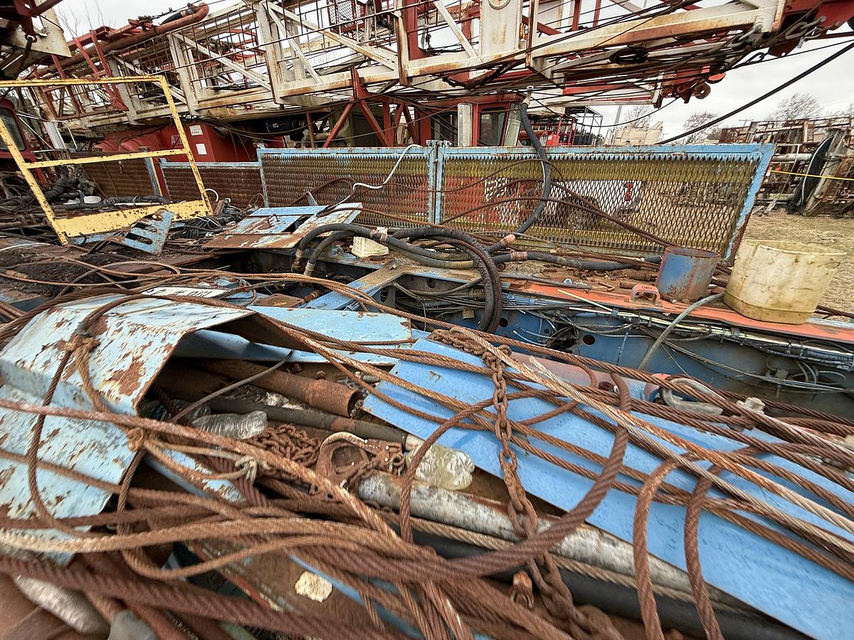 Used 2008 CRANE CARRIER 43’ X 102” 5-AXLE WS RIG CARRIER PARTS ONLY