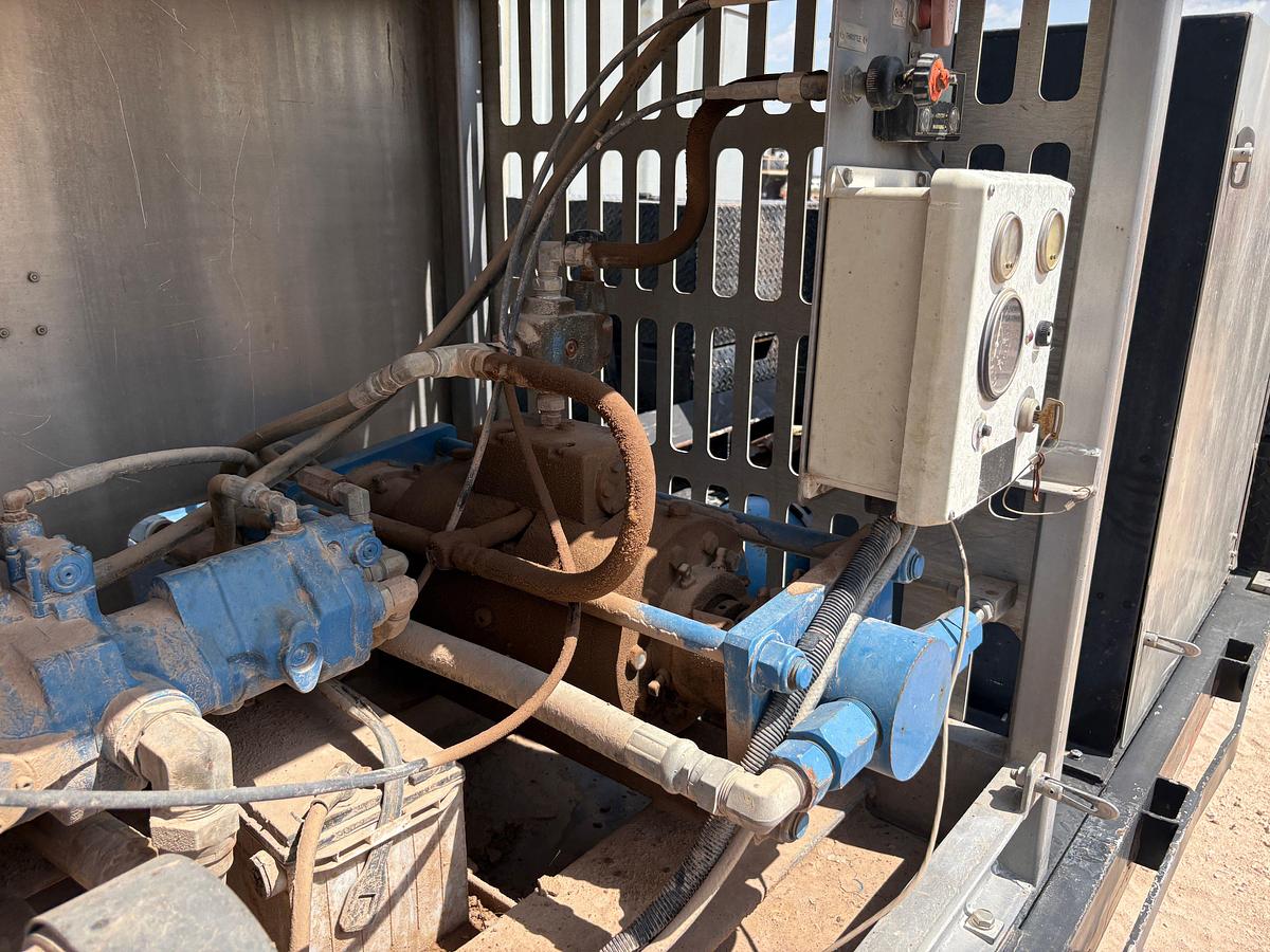 Used STS 24’ x 101” t/a gooseneck grease injection trailer