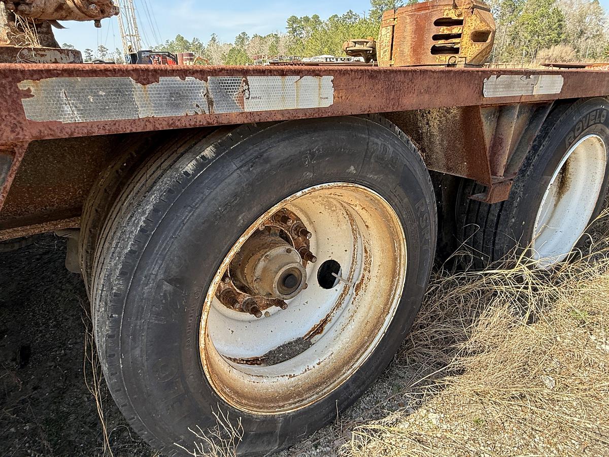 Used 2006 NUTTALL 40' X 102" 55-TON 3-AXLE NARROW NECK LOWBOY