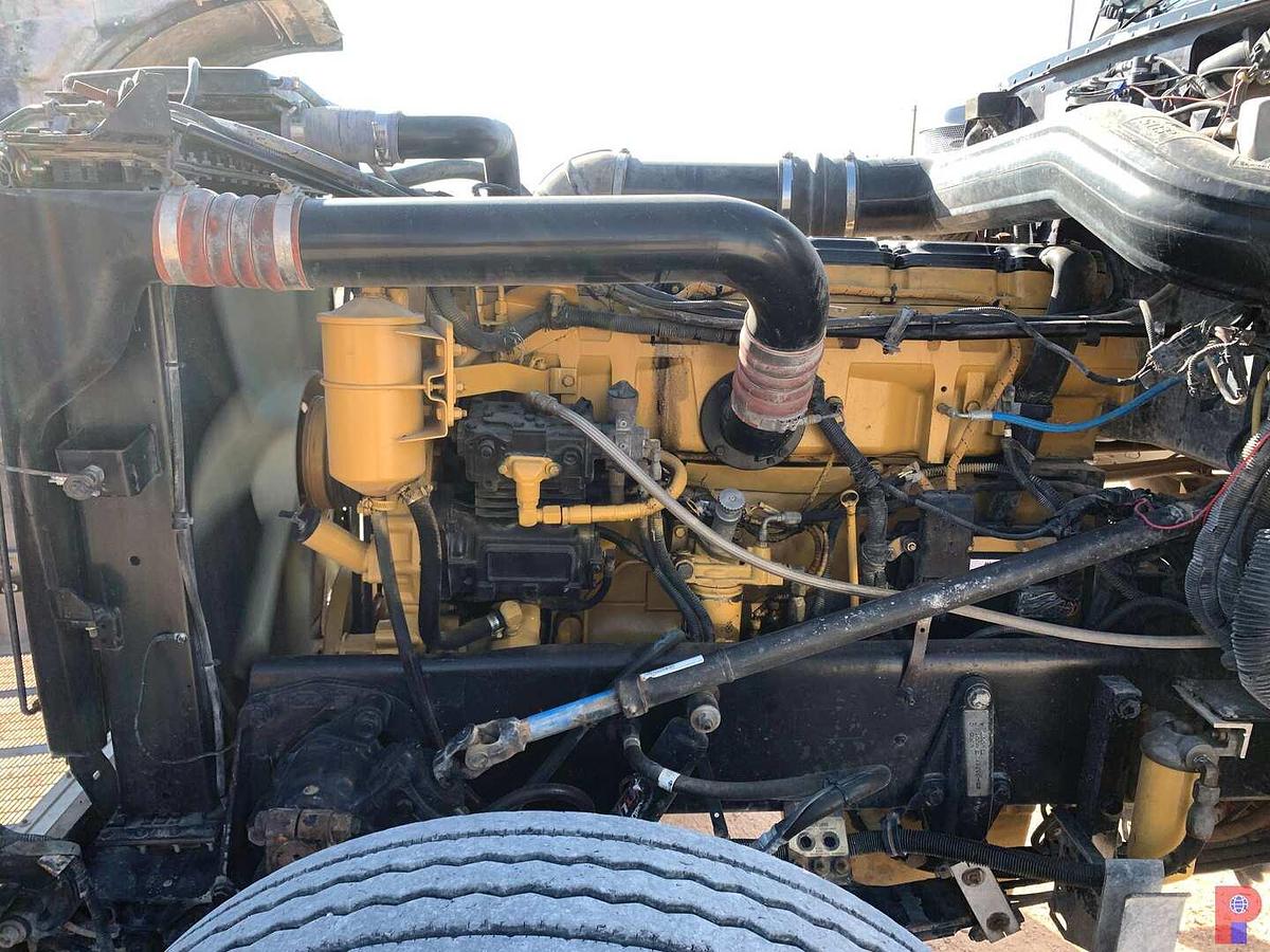 Used 2002 PETERBILT 379 EXT HOOD T/A 68” SLEEPER TRUCK