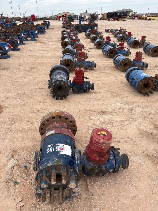 Used (8x$) (8) 5” x 2-1/2” fluid crosses w/ 2-1/2” 15k hyd. Ball valves