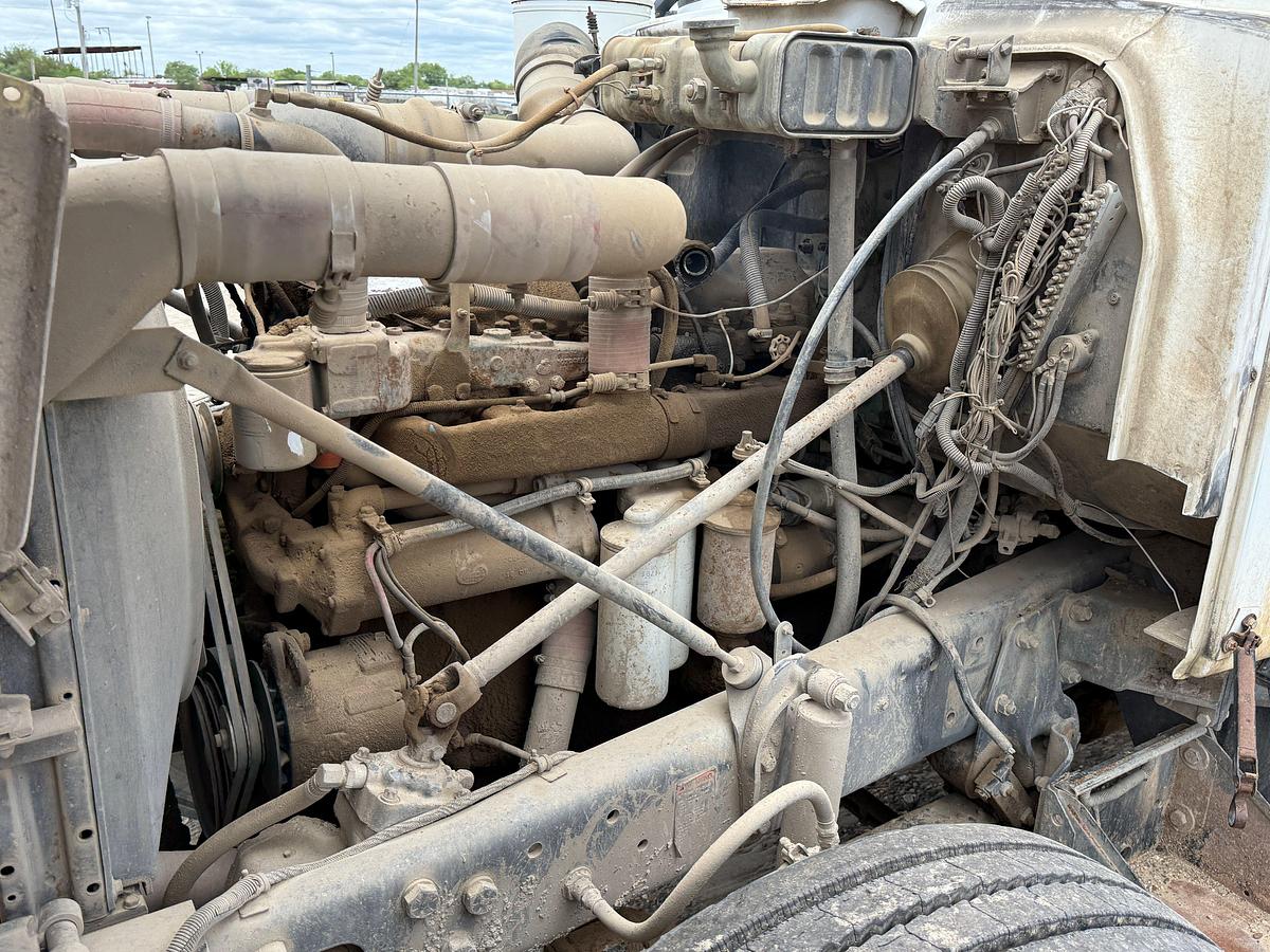 Used 1993 MACK RD690S T/A 75-BBL VACUUM TRUCK