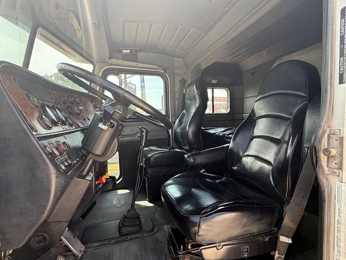 Used 2002 PETERBILT 379 T/A 36” SLEEPER TRUCK W/ VAC PUMP