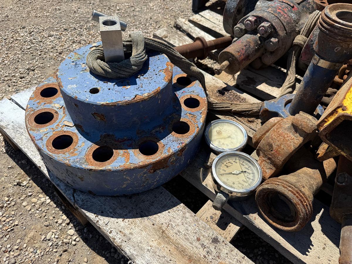 Used (2) PALLETS W/ (1) 7-1/16” X 13-1/2”H 15M SPOOL, (2) TRHD FLANGES W/ PLATES, (1) STRIPPER HEAD, (1) 15M TEST FLANGE, GATE VLV