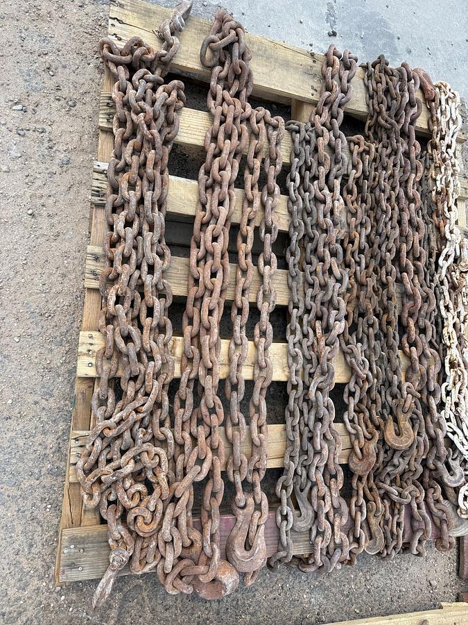 Used (3) PALLETS W/ (14) CHAIN BINDERS & (12+) VARIOUS SIZE CHAINS W/ HOOKS