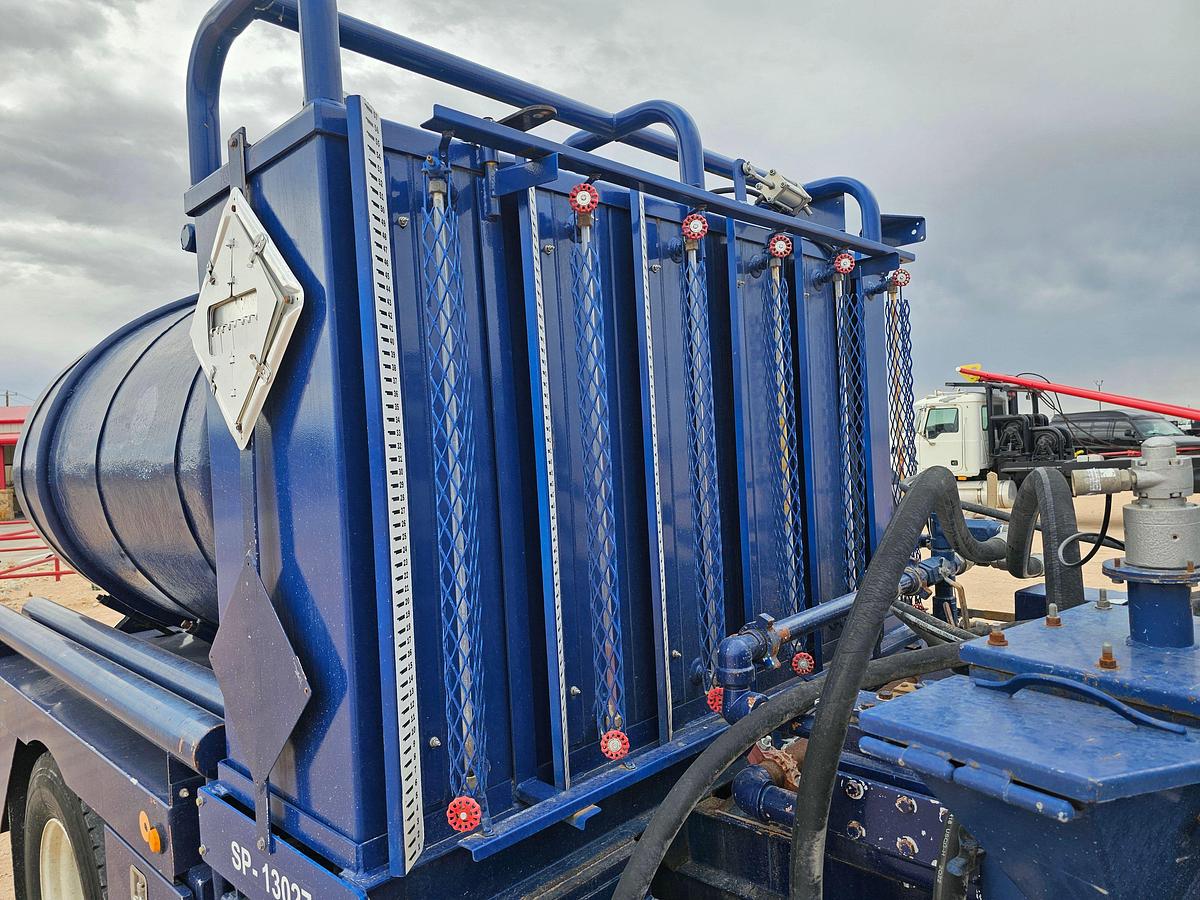Used 2015 FORD F-750 SUPER DUTY S/A DAYCAB CHEMICAL TREATER TRUCK
