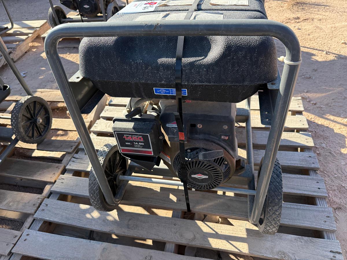 Used STORM RESPONDER MODEL 030430 / 5500 AC WATTS / 120/240-VOLTS P/B BRIGGS&STRATTON GAS ENGINE PORTABLE GENERATOR