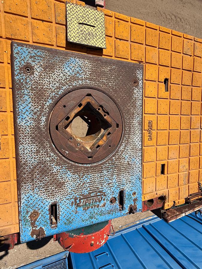 Used 2-SECTION 16.6’ H TELESCOPING SUB STRUCTURE W/ ZP175 ROTARY TABLE, RIGHT ANGLE DRIVE, & 33’ x 120” SKIDDED RIG RAMPS