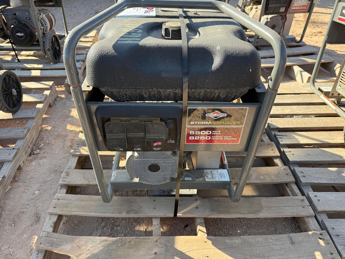 Used STORM RESPONDER MODEL 030430 / 5500 AC WATTS / 120/240-VOLTS P/B BRIGGS&STRATTON GAS ENGINE PORTABLE GENERATOR