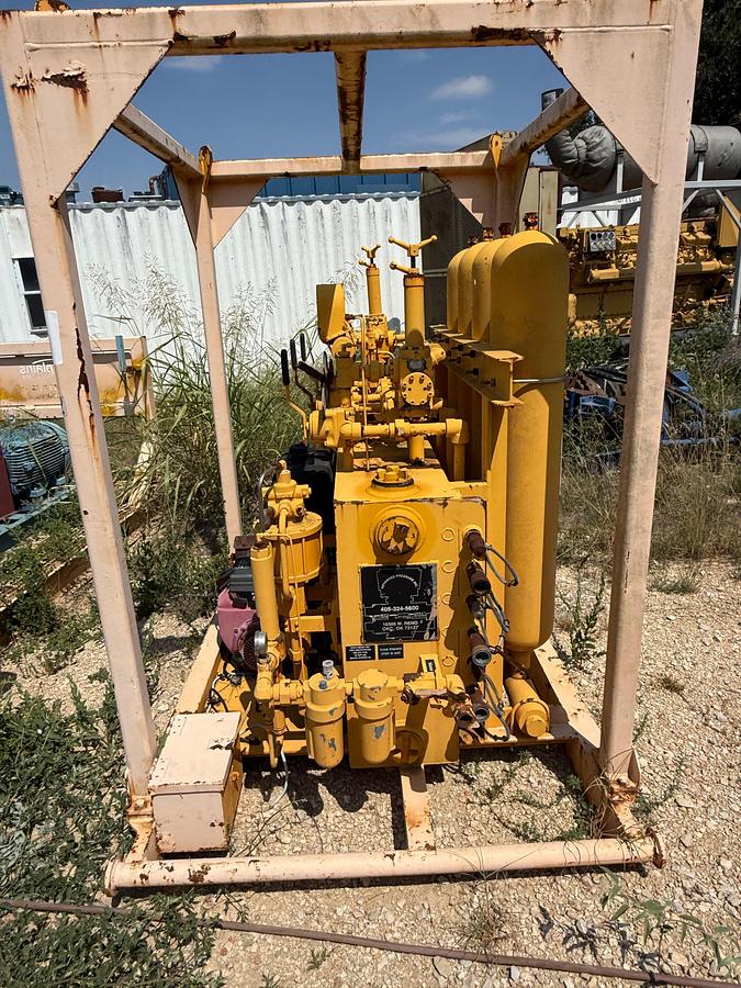 Used 2009 ADVANCED PRESSURE 3-STATION 4-BOTTLE ACCUMULATOR CLOSING UNIT, SKIDDED