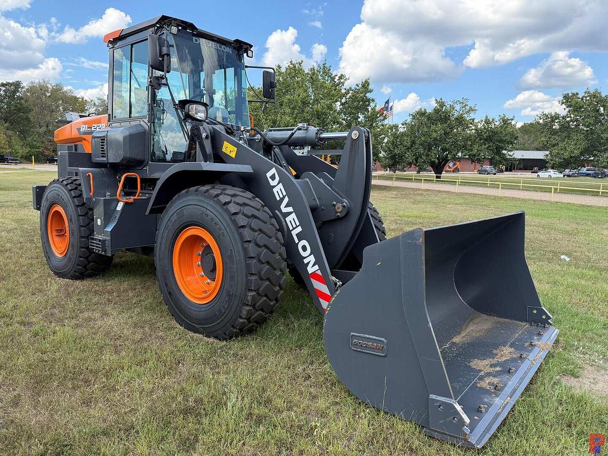 Used DEVELON DL220-7 WHEEL LOADER