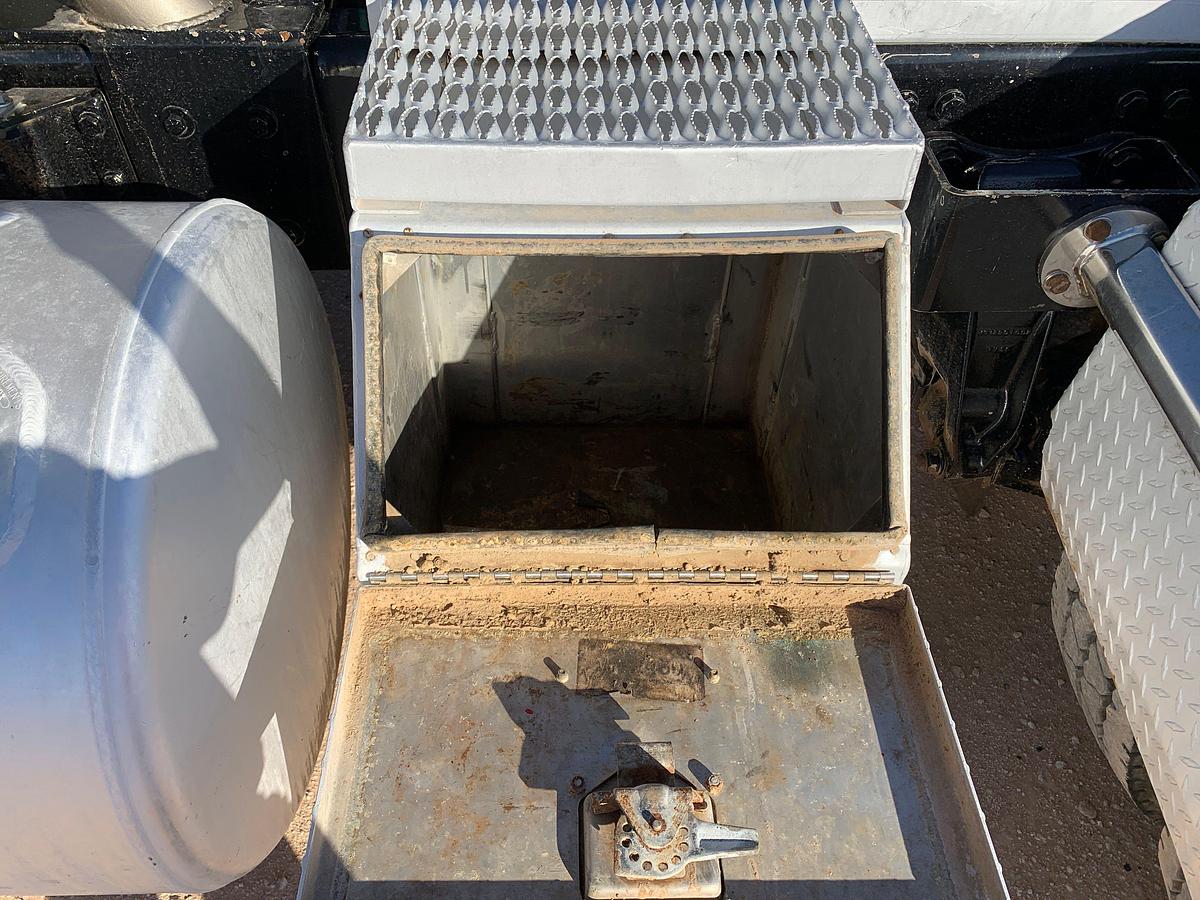 Used 2012 WESTERN STAR 4900 SB T/A 24" Sleeper Truck