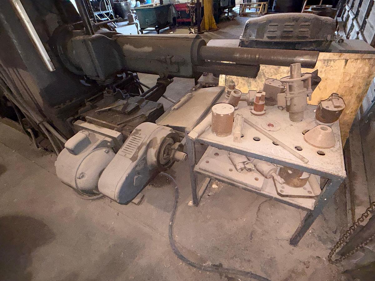 Used LUCAS MACHINE NO. 42 PRECISION HORIZONTAL MILLING MACHINE