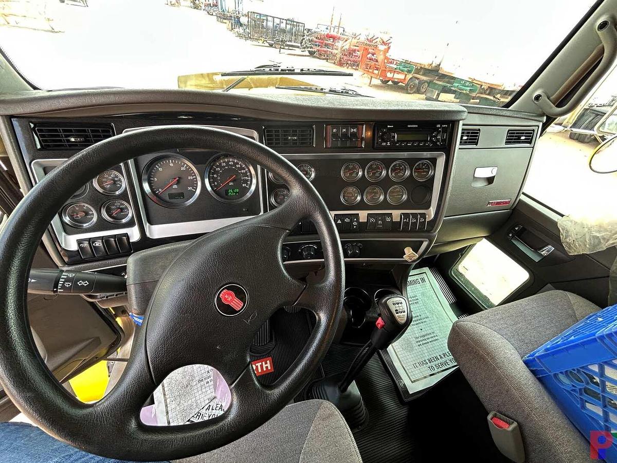 Used 2013 KENWORTH T800 DAY TRI AXLE CAB & CHASSIS
