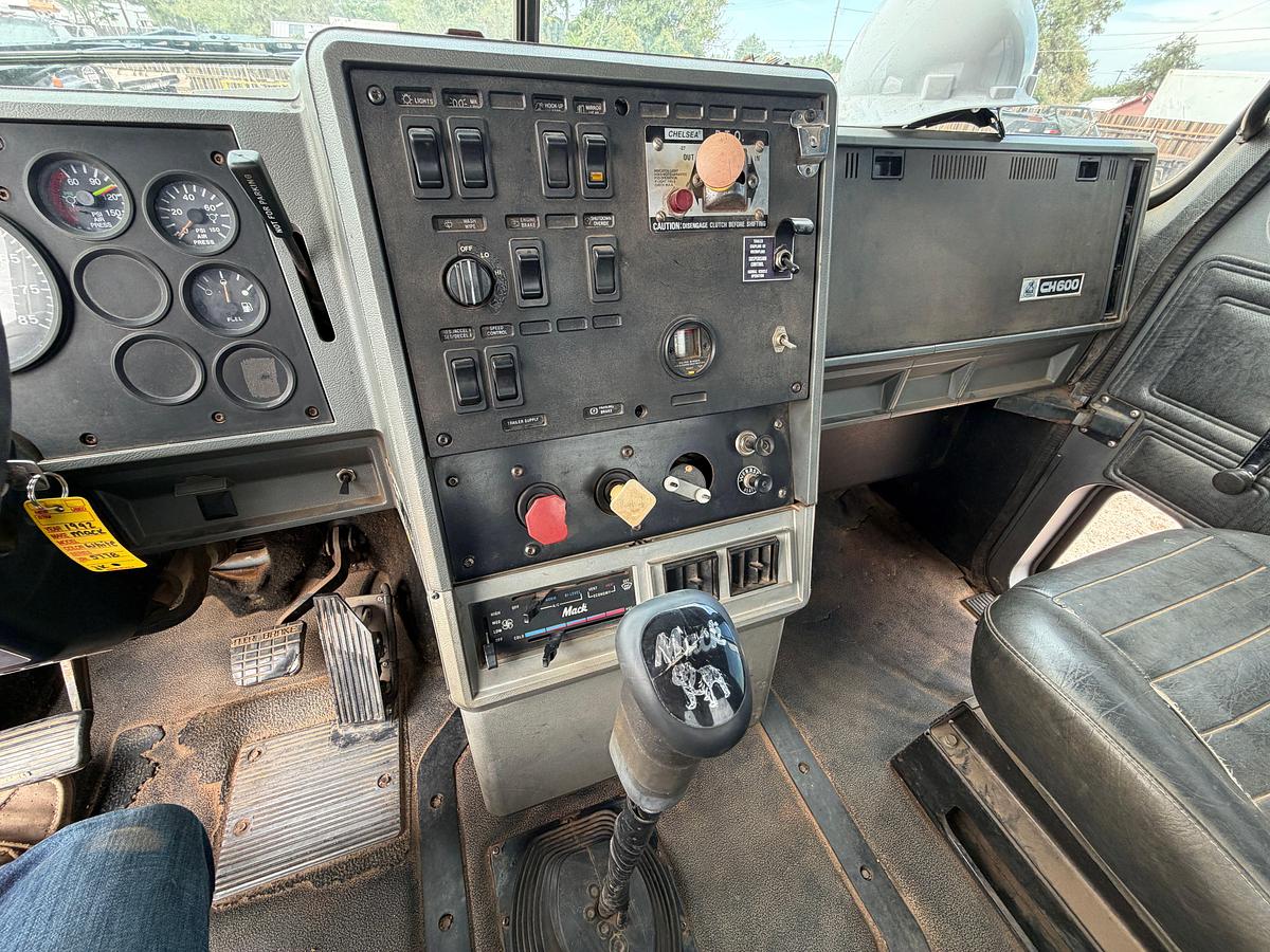 Used 1992 Mack CH613 DAYCAB Haul Truck