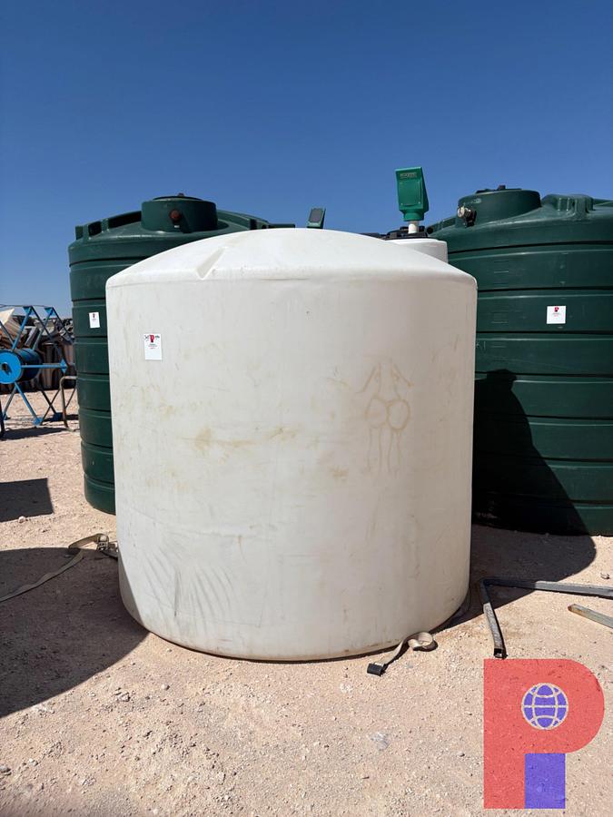 Used 2,100 GALLON POLY TANK