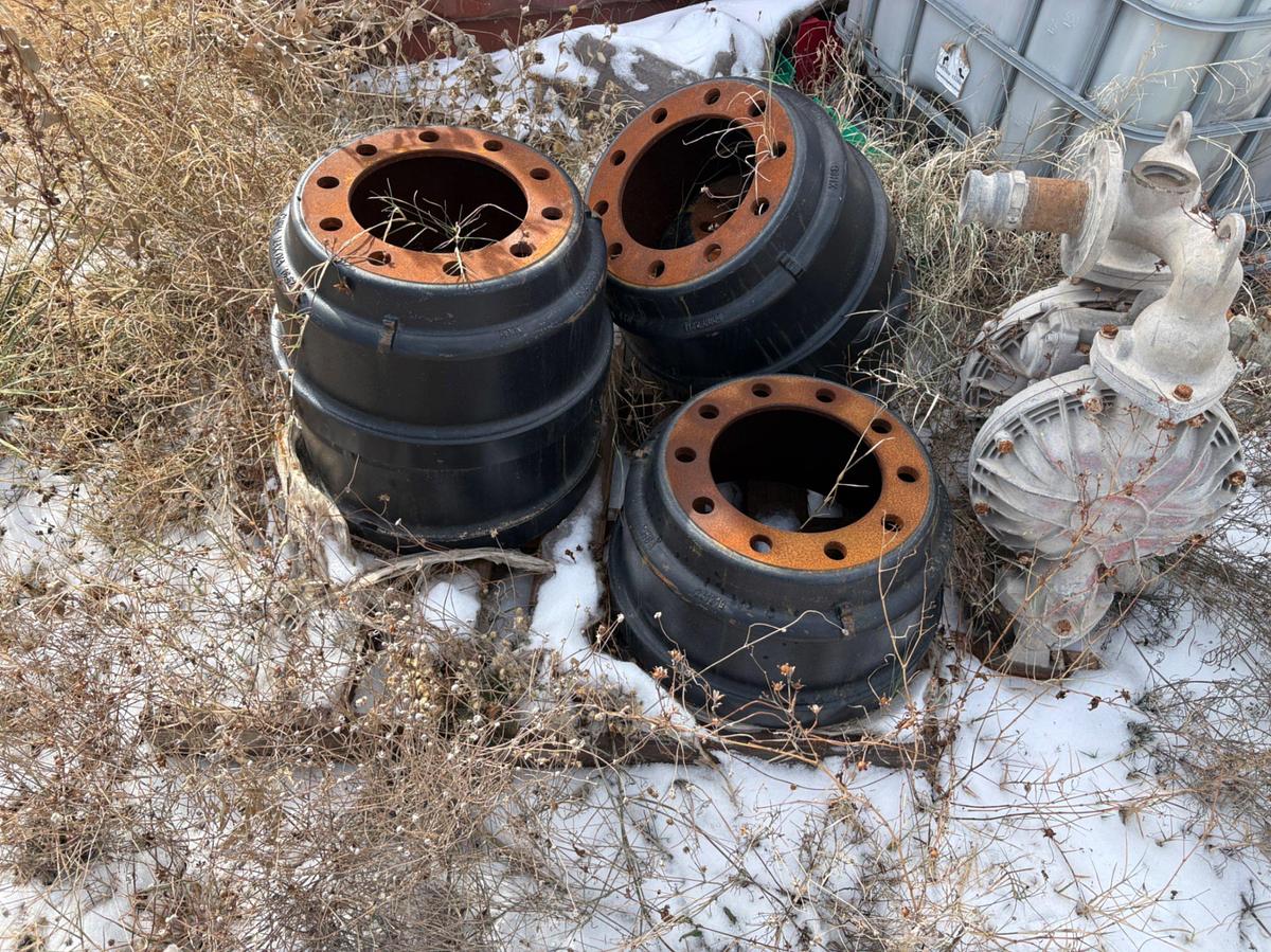 Used (5) totes of assorted truck parts